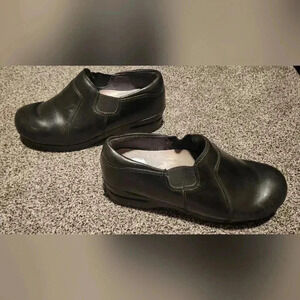 Dansko Womens Slip On Clogs Shoes Sz 7-7.5 US / 38 EUR Black Leather